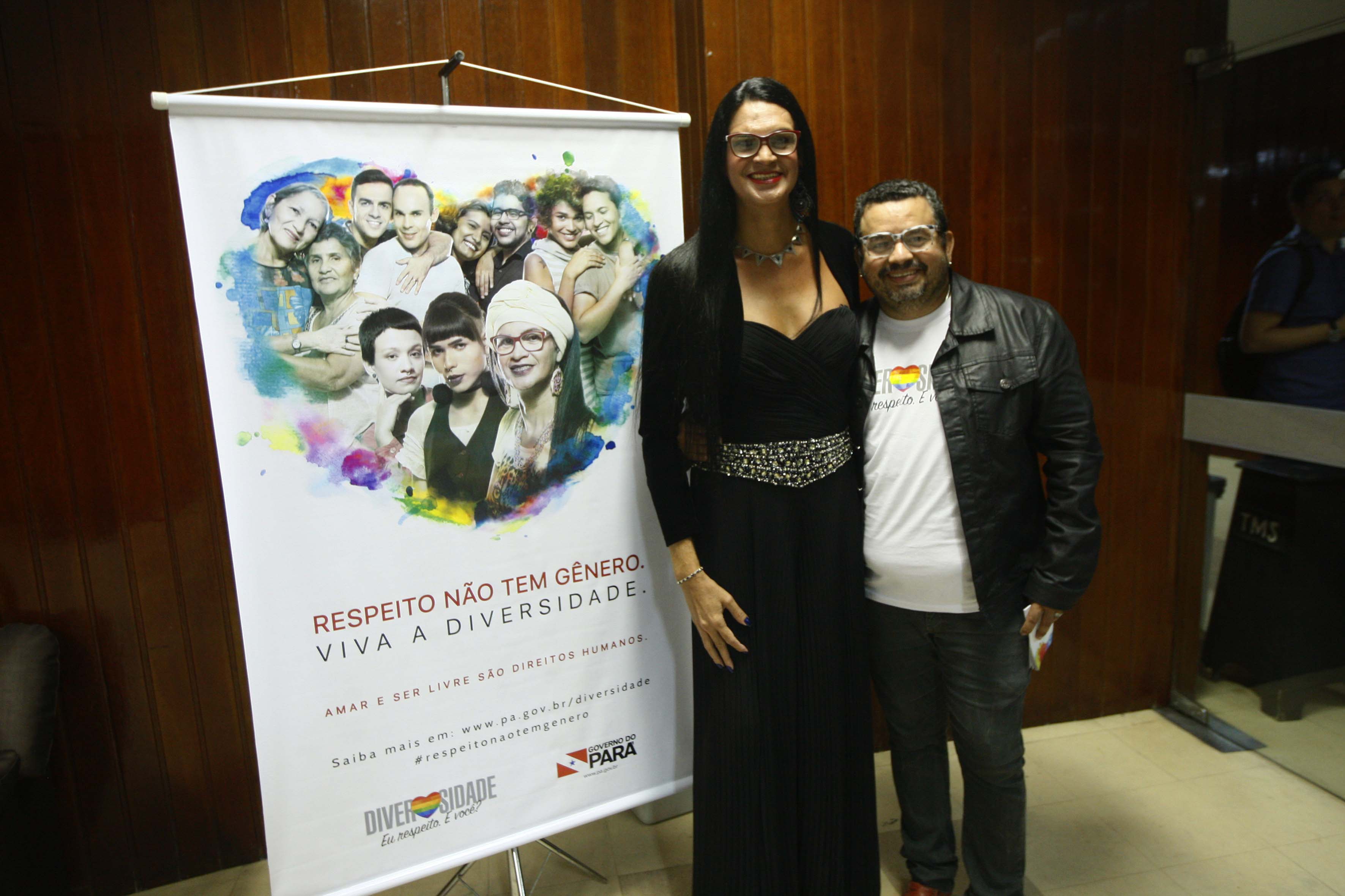 Para combater o preconceito que provoca a violência o Governo do Estado, lançou na tarde desta terça-feira (09), no Margarida Schivasapa do Centur, a campanha de combate a LGBTFOBIA. A campanha traz o tema “Diversidade. Eu respeito. E você?”. Na foto, a transexual Renata Taylor, e o coordenador da Livre Orientação Sexual da Sejudh, Beto Paes. FOTO: THIAGO GOMES / AG. PARÁ DATA: 09.05.2017 BELÉM - PARÁ